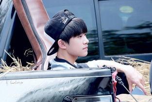 易烊千玺吻女朋友视频,甜蜜瞬间曝光