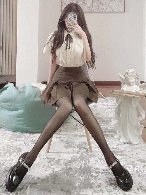 女主爱穿丝袜的小说,女主的丝滑人生