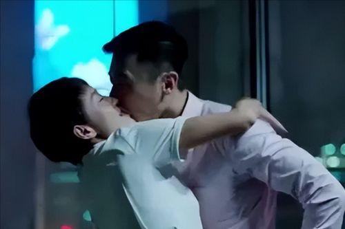 床上吻胸视频吻戏脱戏,床上吻戏与脱戏的精彩瞬间