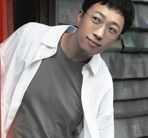 娱乐吃瓜君石头男星,娱乐吃瓜君揭秘娱乐圈神秘石头男星背后的故事